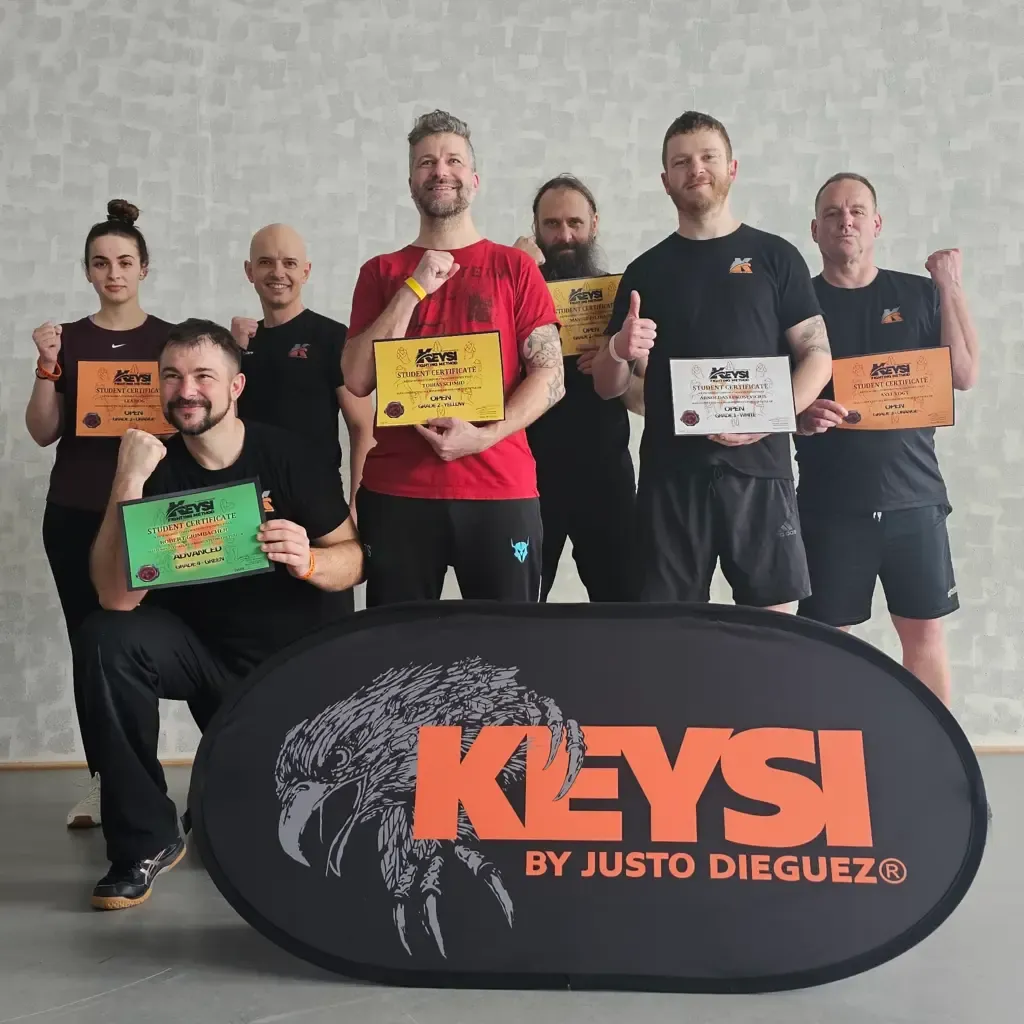 Glückliche Gesichter nach der bestandenen Keysi-Prüfung in Augsburg